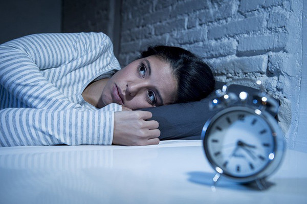 Đêm không ngủ, ngày ngủ bù và ngủ bù vào cuối tuần.