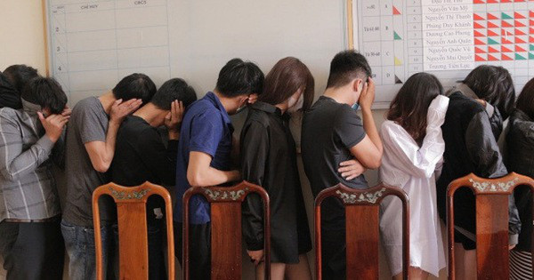 Bắt 11 nam, nữ sử dụng ma túy trong khách sạn: Ngày 19/3/2020 tại Hà Tĩnh Công an TP bắt quả tang nhiều nam nữ đang phê ma túy trong khách sạn.