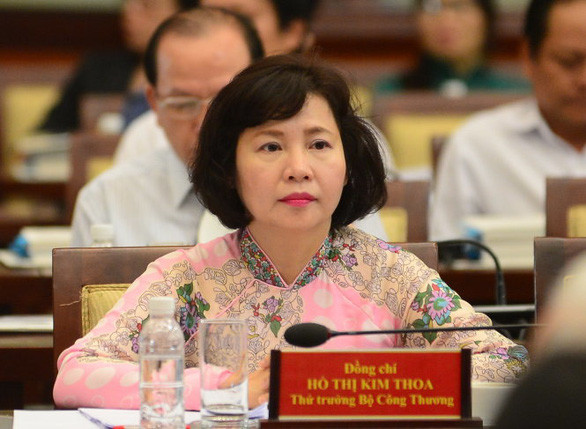 Hồ Thị Kim Thoa (SN 1960): Cựu Thứ trưởng Bộ Công thương Trong thời gian giữ cương vị ủy viên Ban cán sự đảng, thứ trưởng Bộ Công thương giai đoạn 2010 - 2017, bà Hồ Thị Kim Thoa đã có nhiều vi phạm, khuyết điểm đã được Cơ quan cảnh sát điều tra Bộ Công an ra quyết định khởi tố vụ án hình sự. Ngày 2/12, Ban Bí thư quyết định thi hành kỷ luật bằng hình thức khai trừ ra khỏi Đảng đối với bà Thoa. Hiện bà Thoa đang bị truy nã.