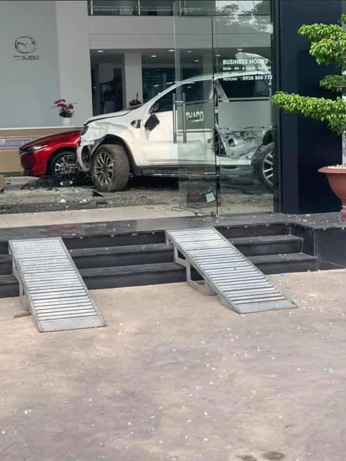 Hiện nguyên nhân vụ tai nạn vẫn đang được tiếp tục điều tra, làm rõ.