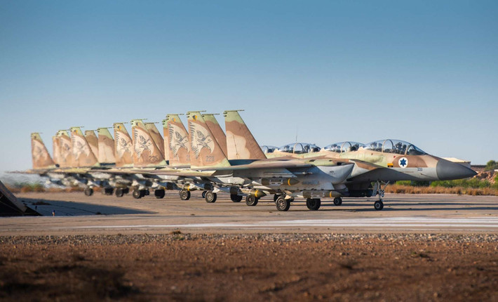 Israel đã mua F-15I nhằm hiện đại hóa và duy trì ưu thế trên không ở khu vực Trung Đông, sau những thách thức đã trải qua trong Chiến tranh vùng Vịnh năm 1991. Quyết định mua F-15I được đưa ra vào năm 1994, chiếc máy bay đầu tiên được giao vào năm 1997 và chính thức được đưa vào sử dụng từ năm 1998.