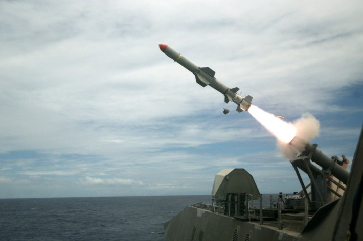 Ngoài ra, AGM-84 Harpoon vẫn không ngừng được nâng cấp, với biến thể mới nhất hiện tại là AGM-84 Harpoon Block II+Extended lần đầu được giới thiệu vào năm 2015, với tầm bắn lên tới 384km.