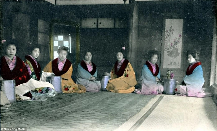 Người ta nói rằng vào những đêm trăng tròn, có thể nghe thấy tiếng khóc than ai oán của các Oiran vọng lên từ đáy vực. Đôi khi, có người nhìn thấy những hình bóng trắng lướt qua khu rừng, hoặc bóng dáng của các Oiran xưa cũ trong trang phục lộng lẫy với gương mặt tái nhợt đang đàn ca huyên náo.