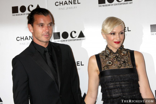 Gavin Rossdale và Gwen Stefani. Sau 13 năm chung sống, Gwen Stefani và Gavin Rossdale đã ký đơn ly dị. Thông tin này khiến không ít người hâm mộ sốc. Một người bạn của cặp đôi sao Hollywood này cho biết Gavin Rossdale đã lừa dối Gwen Stefani và cặp kè với chính bảo mẫu của các con suốt 3 năm qua.