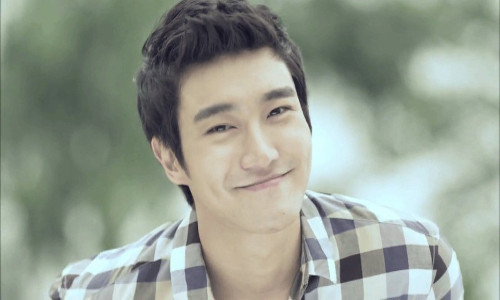 Diễn viên Choi Si Won là một trong số 4 nghệ sĩ Hàn Quốc đầu tiên xuất hiện trên tem bưu chính Trung Quốc. Con tem được phát hành năm 2008.