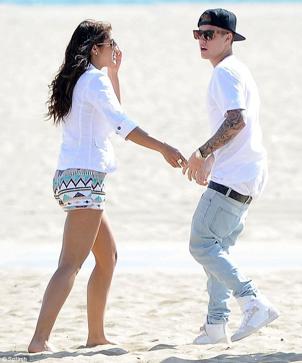 Năm 2014, Justin Bieber công khai hẹn hò cùng người mẫu Yovanna Ventura sau khi chia tay Selena Gomez. Nữ người mẫu Tây Ban Nha cùng đi nghỉ với Justin tại Vegas. Cả hai cùng nhau đi dạo trên bãi biển và ngồi trên chiếc xe kéo vô cùng tình tứ.