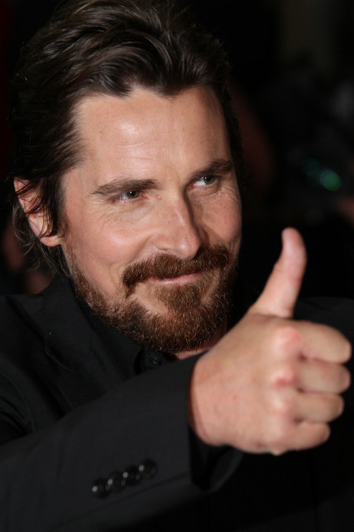 Christian Bale không còn xa lạ nền điện ảnh Hollywood. Bale là một nam diễn viên làm hồi sinh tên tuổi Batman trên màn ảnh rộng. Anh sẵn sàng tăng giảm hàng chục kg để vào vai như ý.