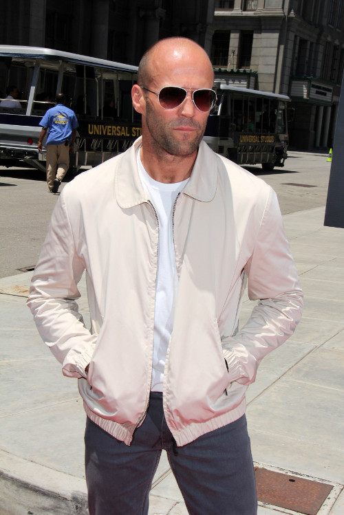 Jason Statham. Nam diễn viên Jason Statham từng cho biết rất muốn hóa thân thành điệp viên 007. Anh cho biết sẽ mang lại một điệp viên James Bond tử tế khi có cơ hội nhập vai. Jason Statham khá phù hợp với vai James Bond bởi giọng nói hòa trộn chất Scotland và giọng xứ Wales. Tạo hình của Jason Statham chắc chắn sẽ hợp với hình tượng điệp viên Anh hiện đại.