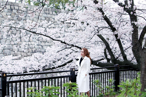 Cũng trong đêm nhạc này khán giả sẽ diện kiến “cậu bé đung đưa” Đức Phúc qua ca khúc “Huyền thoại mẹ” đã được anh thể hiện thành công trong cuộc thi Giọng hát Việt.
