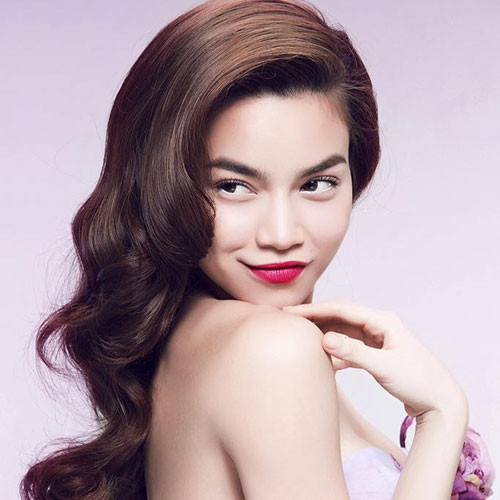 Hồ Ngọc Hà xinh đẹp, tài năng và khéo léo. Hơn thế cô gái gốc Quảng Bình còn vô cùng tâm lý, đó chính là tố chất khiến nhiều đàn ông mê muội nữ ca sĩ. Đặc biệt thần thái tự tin, tinh tế cũng là yếu tố giúp Hồ Ngọc Hà hút hồn phái mạnh.
