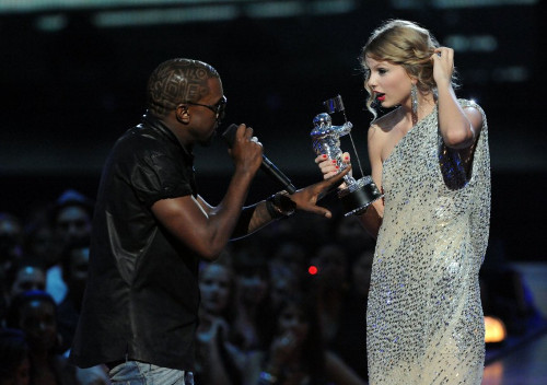 Vượt qua những cái tên lớn như Beyoncé, Katy Perry, Kelly Clarkson, Lady GaGa và Pink, Taylor Swift giành chiến thắng giải “Best Female Video” cho “You Belong With Me” tại Video Music Awards 2009. Trong lúc nhận giải, Taylor Swift bất ngờ bị Kanye West đã nhảy xổ lên, cướp mic và nói: “Taylor. Tôi rất vui cho cô nhưng Beyoncé có một trong những video đỉnh nhất mọi thời đại”. Nói xong, Kanye West quay đi để lại Taylor Swift đứng đó, sững sờ, không thốt nên một lời nào.