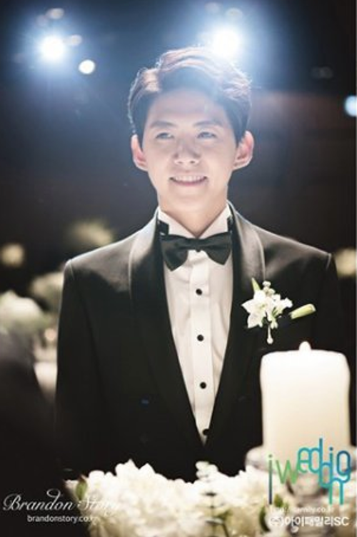 Chiều 28/11, Dongho - cựu thành viên nhóm UKISS đã tổ chức hôn lễ kín đáo tại Nonhyun-dong, phía nam Seoul.
