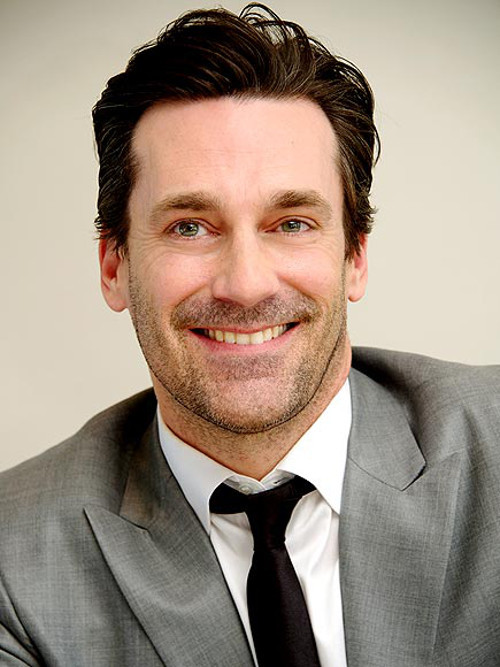 Khi trả lời phỏng vấn tờ Elle UK, ngôi sao của phim Mad Men – Jon Hamm không ngần ngại thể hiện sự coi thường với Kim Kardashian. Jon nói, Kim Kardashian chỉ nổi tiếng nhờ sự ngu ngốc và muốn nổi tiếng là phải "không biết xấu hổ".
