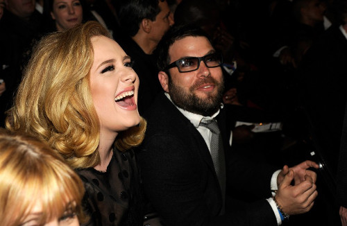 Adele từng hẹn hò với 3 người nổi tiếng. Nữ ca sĩ từng chia sẻ trên tạp chí Glamour 2011: “Tôi đã từng hẹn hò với vài người nổi tiếng, nhưng tôi không thích điều đó. Mỗi khi đi ra ngoài, tất cả mọi người đều nhìn chằm chằm vào tôi. Mọi hoạt động của tôi cũng sẽ bị đem ra bàn bạc và mổ xẻ, tôi không hề thích điều đó”.