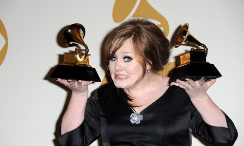 Adele khởi nghiệp từ Myspace. Tốt nghiệp khóa đào tạo tại trường BRIT ở Croydon, Adele thu âm một bản demo gồm 3 ca khúc cho một dự án của lớp học. Sau đó, một người bạn của Adele đăng bản demo trên trang Myspace. Từ đó, cô nàng đã nhận được đề nghị ký hợp đồng thu âm với hãng thu âm XL Recordings.