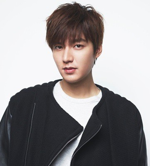 Ngôi sao Hàn Lee Min Ho cho biết anh không nghĩ mình là người đẹp trai. Khi tham gia phim "Người thừa kế", Lee Min Ho nói rằng anh không cuốn hút bằng Kim Woo Bin hay Park Hyung Sik.