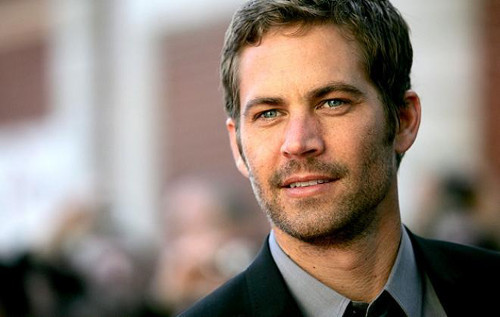 Paul Walker. Trong lúc đang quay cho phim "The Fast and the Furious 7" nam diễn viên Paul Walker đã qua đời vì một tai nạn xe hơi. Sự thành công của bộ phim giúp Paul thu được 10,5 triệu đô cho gia đình.