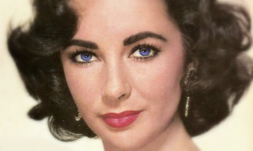 Elizabeth Taylor. Qua đời năm 2011 ở tuổi 79, nhưng nữ diễn viên huyền thoại vẫn kiếm được khoảng 20 triệu USD trong năm nay từ nhãn hiệu nước hoa nổi tiếng White Diamonds.