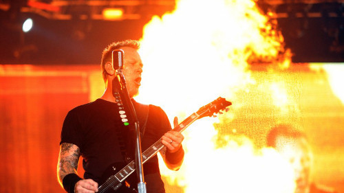 James Hetfield. Năm 1992, trong một buổi hòa nhạc tại Montreal, James Hetfield đã bất ngờ bị bén lửa. Đây được xem là tai nạn nổi tiếng khi một ngôi sao nhạc rock bị bắt lửa trong buổi hòa nhạc.