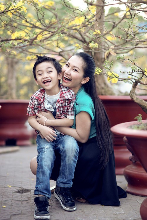 Cuối cùng, Kim Hiền dứt áo ra đi mang theo con trai nhỏ. Cũng từ ấy, cô buộc phải bản lĩnh để khẳng định bản thân, kiếm thật nhiều tiền làm chỗ dựa cho con trai. Kim Hiền đã từng chia sẻ, cô không còn niềm tin vào tình yêu và với cô con trai nhỏ chính là tình yêu duy nhất.