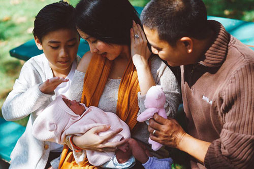 Sau khi kết hôn, Kim Hiền đã sang Mỹ rồi sinh con gái. Từ đó cô luôn cập nhật trên trang cá nhân những hình ảnh hạnh phúc của gia đình. Đây được xem là cái kết tròn trịa viên mãn cho nữ diễn viên "Cưới chạy".