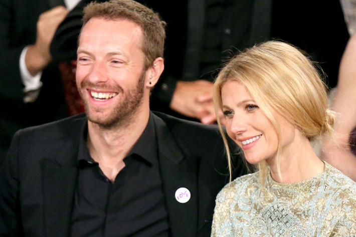 Cuộc ly hôn giữa Gwyneth Paltrow và Chris Martin là một cú sốc với người hâm mộ. Hiện tại, cặp sao Hollywood là bạn tốt của nhau. Thậm chí, mọi thứ vẫn như cũ ngoại trừ thực tế là họ không còn chung chăn gối.