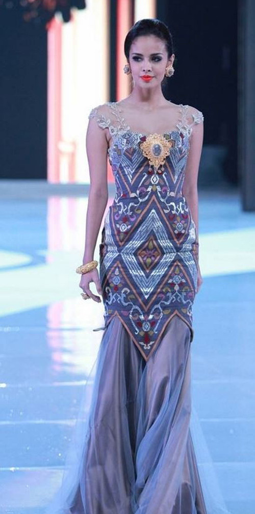 Người đẹp Philippines từng đăng quang Hoa hậu Thế giới 2013 Megan Young được Ban tổ chức mời đảm nhận vị trí MC tại đêm chung kết Miss World năm nay. Đây là lần thứ hai liên tiếp người đẹp nhận được vinh dự này.