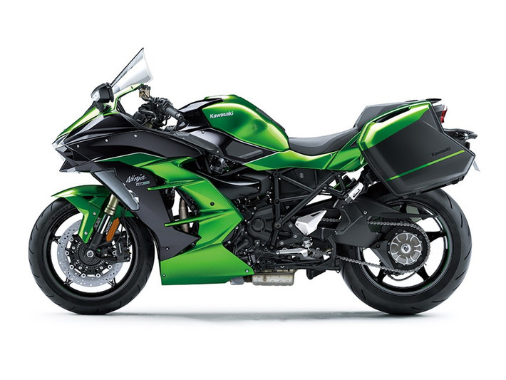 Về cơ bản, thiết kế của môtô Kawasaki Ninja H2 SX khá tương đồng với phiên bản Ninja H2 trước đó. Tuy nhiên, với một vài thay đổi tay lái cao hơn, dàn để chân thấp hơn cùng phần đuôi hoàn toàn mới khiến nó trở nên mắt mắt, mạnh mẽ và đặc biệt là phù hợp với dáng xe sport-touring.