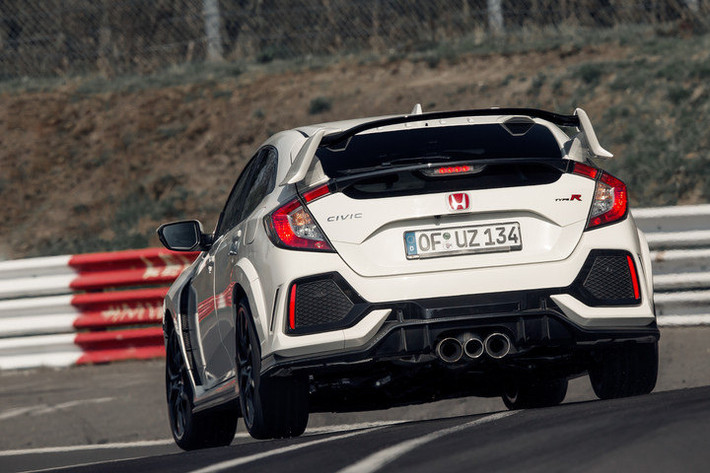 Tại thị trường Đông Nam Á, Honda Civic Type R có giá bán 320.000 RM (khoảng 1,73 tỷ đồng).