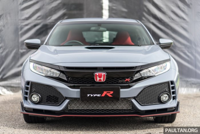 Được giới thiệu tại thị trường Malaysia cách đây không lâu, mẫu xe ôtô Honda Civic Type R 2017 có công suất 306 mã lực được đánh giá là mẫu xe dẫn động cầu trước nhanh nhất thế giới hiện nay.