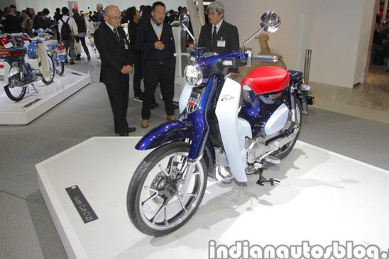 Triển lãm Tokyo 2017 đang diễn ra cũng là dịp hãng xe máy Honda kỷ niệm 60 năm mẫu xe máy Honda Cub (chính xác hơn là Honda Super Cub) đã thống trị thị trường xe mô tô thế giới của người Nhật với 100 triệu xe được xuất xưởng kể từ khi sản xuất lần đầu tiên vào năm 1958.