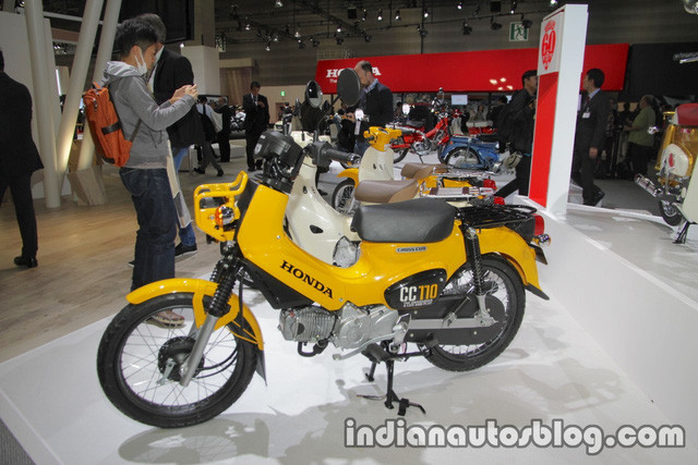 Đặc biệt hơn, triển lãm ôtô xe máy thường niên có uy tín nhất tại Nhật Bản là Tokyo Motor Show 2017 cũng đúng dịp kỉ niệm tròn 45 năm tuổi. Tại sự kiện đặc biệt này, 3 phiên bản của mẫu xe máy “huyền thoại” cũng được vén màn, đó là Cross Cub 110, Super Cub C125 và Super Cub 110 Commemorative Edition.