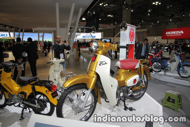 Hệ thống treo trên Honda Super Cub 110 Commemorative Edition bao gồm một phuộc ống lồng phía trước và giảm xóc đôi thủy lực phía sau. Super Cub sử dụng phanh trống trên cả 2 bánh. Super Cub cũng là phiên bản kỷ niệm 60 năm Super Cub vào năm sau.