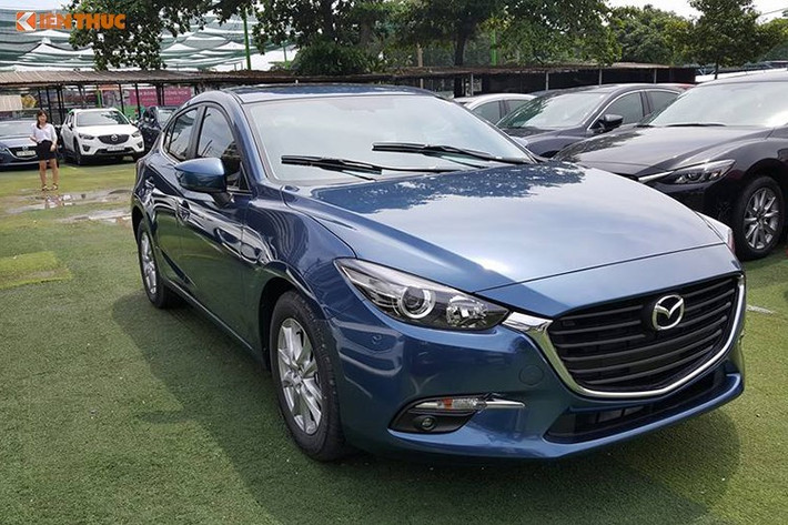 Mẫu xe Mazda3 tại Việt Nam là thế hệ Mazda3 2016, được tung ra với 4 phiên bản: Sedan 1.5L, Hatchback 15.5L và Sedan 2.0, Sedan AT 1.5L. Trong tháng 10, Mazda 3 được điều chỉnh giảm cao nhất lên đến 39 triệu đồng.