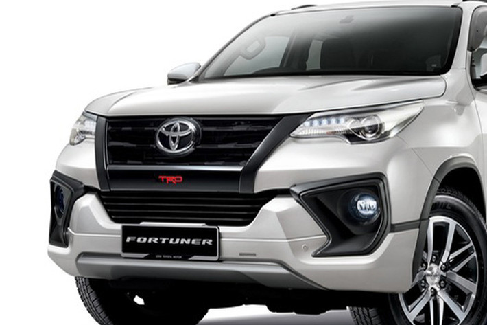 Đúng như tên gọi, Toyota Fortuner 2.4 VRZ 4×4 2017 được trang bị hệ dẫn động 4 bánh tiêu chuẩn với bộ vi sai ngắt tự động ADD và khóa vi sai cầu sau. Trong khi đó, bản 2.4 VRZ 4×2 chỉ đi kèm hệ dẫn động cầu sau.