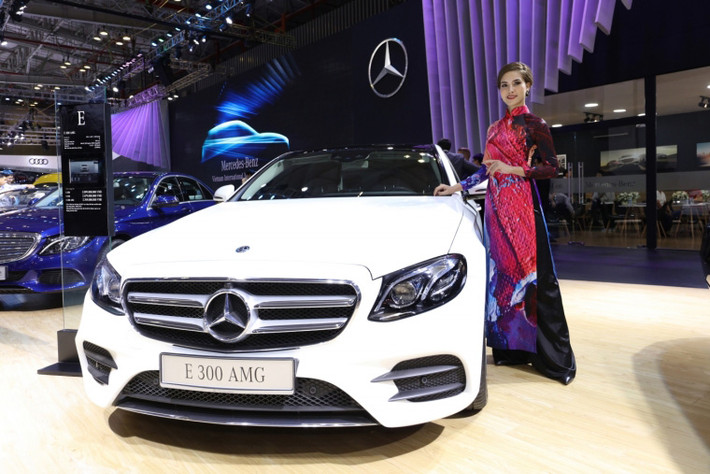 Bên cạnh đó, các hách hàng của Mercedes-Benz cũng sẽ nhận được gói bảo hiểm 18 tháng và cơ hội trúng 6 lượng vàng SJC, 6 chuyến nghỉ dưỡng trọn gói 3 ngày 2 đêm dành cho 2 người tại Fusion Resort Phú Quốc cùng nhiều ưu đãi hấp dẫn khác.
