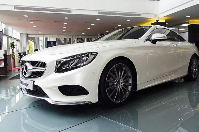S-Class Coupe là dòng xe 2 cửa sang trọng, hiệu năng cao mới nhất của Mercedes-Benz. Thành viên mới của dòng xe là Mercedes S400 4Matic Coupe được ra mắt từ cuối năm 2015 tuy nhiên phải đến bây giờ công chúng Việt Nam mới được chiêm ngưỡng những hình ảnh “bằng xương bằng thịt” của mẫu xe này.