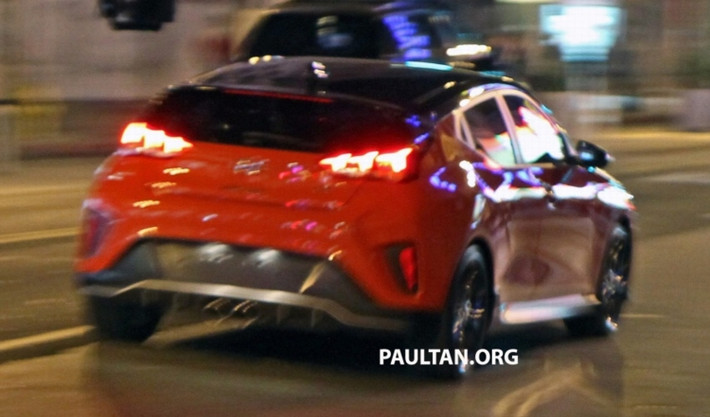 Kiểu dáng hatchback thể thao của xe vẫn không thay đổi, chỉ khác ở điểm chiếc xe sở hữu vòm mui kiểu coupe và kính chắn gió dốc hơn. Đèn hậu và đèn pha cũng được thiết kế mới sử dụng LED hoàn toàn.