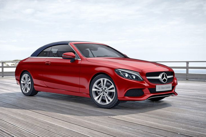 Tại thị trường Việt Nam, mẫu xe mui trần C200 Cabriolet thế hệ mới sẽ có giá từ 2,8 tỷ đồng. Như vậy giá xe đắt hơn khoảng 1,4 tỷ đồng so với phiên bản C200 mui kín đang được lắp ráp tại Việt Nam.