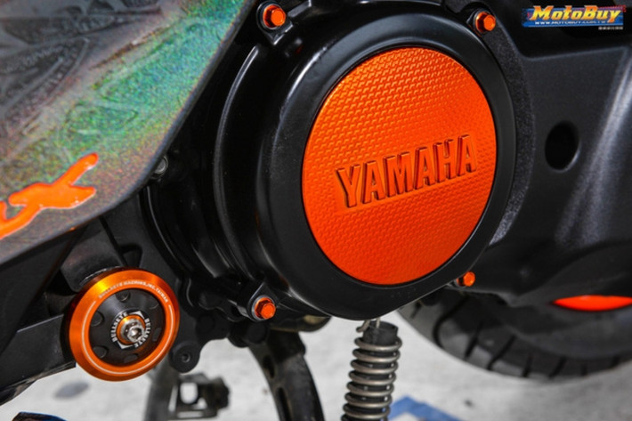SMAX 155 vẫn sử dụng động cơ xi-lanh đơn SOHC 4 van, 4 kỳ, làm mát bằng dung dịch, có phun xăng điện tử và dung tích 155cc. Tuy nhiên khác với NVX, động cơ này không được trang bị công nghệ van biến thiên VVA. Xe có công suất 15,1 mã lực và mô-men xoắn 11,4Nm.