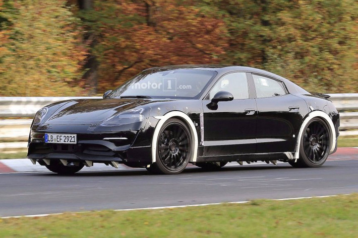 Đến nay, Porsche đã có những nỗ lực quan trọng nhằm hiện thực hóa tham vọng tấn công thị trường xe ô tô thể thao chạy bằng điện và cạnh tranh với Tesla của hãng xe nước Đức bằng việc đưa chiếc Porsche Mission E Concept lên dây chuyền sản xuất thương mại.