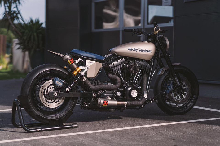 Vào tháng 8 vừa qua, hãng xe môtô đình đám Mỹ đã chính thức khai tử dòng xe môtô Harley-Davidson Dyna, đây không chỉ là kết thúc buồn cho dòng xe mà còn là “cú sốc” đối với những người hâm mộ Dyna.