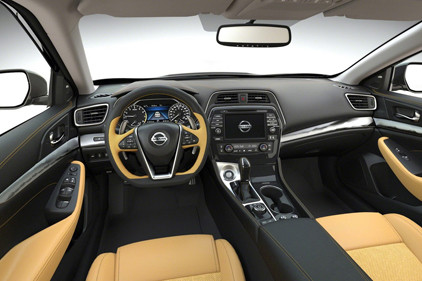 Mẫu sedan thể thao Nissan Maxima 2017 nổi bật với không gian nội thất được tùy chọn theo phong cách sang trọng. Chính giữa bảng táp lô được trang bị màn hình cảm ứng 8 inch. Ngoài ra, nhiều tính năng cao cấp khác như hệ thống khởi động từ xa, cảnh báo khả năng va chạm phía trước, kiểm soát hành trình, phanh khẩn cấp, phát hiện điểm mù…