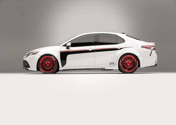 Đầu tiên là chiếc Toyota Camry của Denny Hamlin. Anh là một trong những tay đua có thu nhập cao nhất của giải đua NASCAR. Chiếc Camry của anh được lấy cảm hứng từ đường đua Virginia International Raceway. Ở bản độ độc đáo này, chiếc Camry nổi bật với màu sơn trắng cùng các chi tiết trang trí màu đen, vòm bánh được ốp nẹp nới rộng tới 3 inch, kết hợp với bộ mâm Rotiform BLQ kích thước 20 inch.