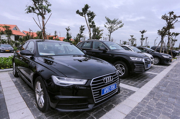 Loạt xe mới của Audi với 389 xe gồm A4, A5 Sportback, A6, Q5 và Q7. Những xe này giống xe thương mại, chỉ khác biệt ở lượng trang bị, sẽ được bán đấu giá sau khi phục vụ APEC. Năm 2006, APEC diễn ra tại Hà Nội, loại xe sử dụng nhiều nhất là 142 chiếc Ford Mondeo 2.5. Những xe gắn biển APEC màu xanh là những xe được ban tổ chức bố trí chở lãnh đạo.