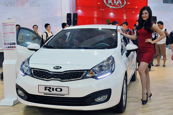 Trong bài viết này là bảng giá một số mẫu xe ôtô của Kia tham khảo tại Việt Nam, giá xe cùng với các khuyến mãi đi kèm có thể khác nhau tùy từng thời điểm, từng phiên bản và từng tỉnh thành.
