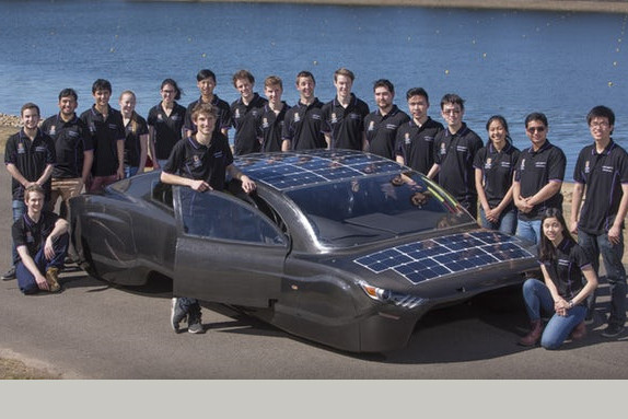 Mẫu xe tự chế Sunswift Violet sẽ rời Sydney và di chuyển quảng đường 4.300km đến Darwin, nơi sẽ diễn ra giải đấu Bridgestone World Solar. Giải đấu sẽ được khai mạc vào ngày 8/10 tới. Tại đây, Sunswift Violet sẽ tham gia chiến đấu với 47 đội đến từ 21 quốc gia khác nhau trong cuộc đua dài 3.021km từ Darwin đến Adelaide.
