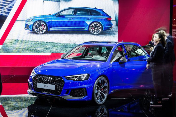 Thiết kế của mẫu xe Audi RS4 Avant 2018 mang cảm hứng thiết kế từ 90 Quattro IMSA GTO khi phác họa lên diện mạo của RS4 Avant thế hệ thứ tư. Phần đầu phía trước khác biệt so với một số mẫu xe trước đó của hãng như bộ lưới tản nhiệt kiểu tổ ong, các hốc hút gió lớn, cùng vòm bánh xe rộng hơn 30 mm.