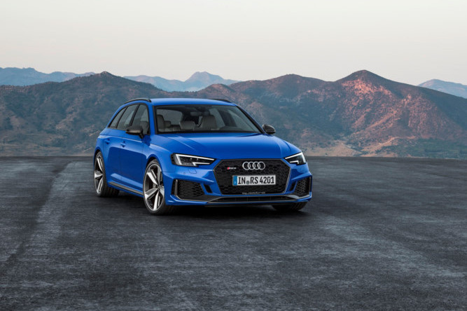 “Trái tim” của Audi RS4 Avant 2018 đến từ khối động cơ tăng áp kép TFSI V6 2.9 lít, sản sinh ra công suất 444 mã lực và mô-men xoắn cực đại 600 Nm.