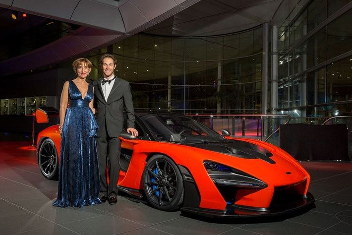 Được đặt tên theo tay đua F1 huyền thoại Ayrton Senna, McLaren Senna là mẫu siêu xe được phép lưu thông ngoài đường công cộng có hiệu năng cao nhất từng được hãng siêu xe McLaren chế tạo.